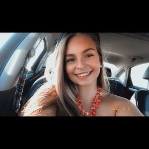 Meet your Posher, Caitlyn